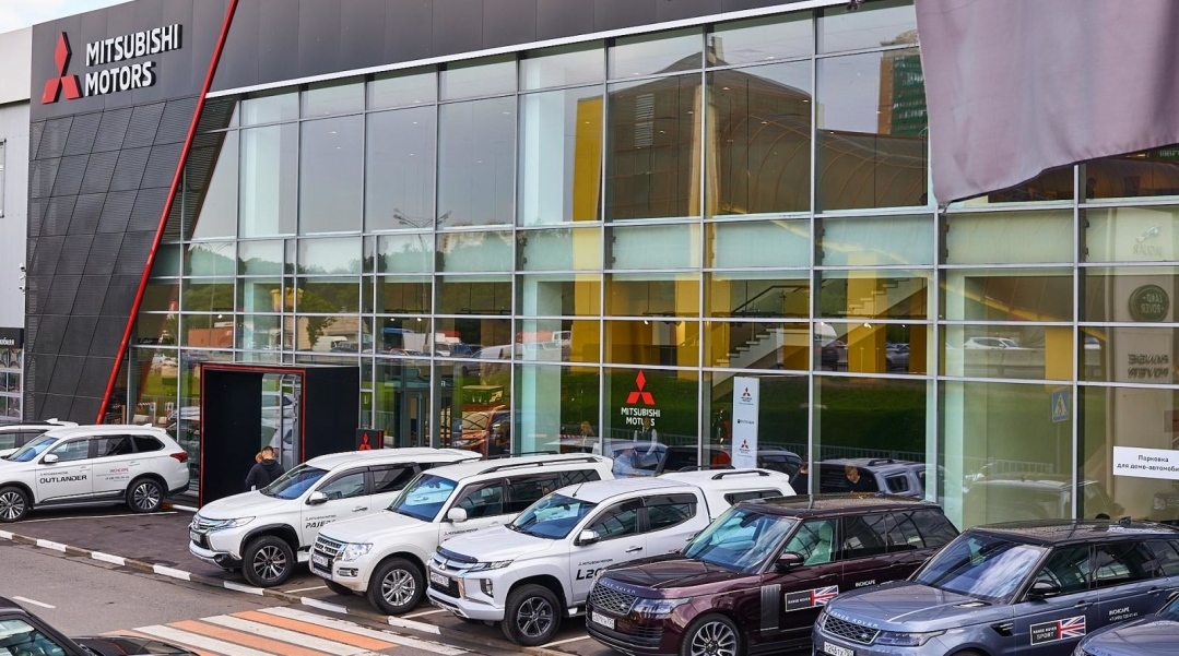 Официальный дилер Mitsubishi Автосалон фициального дилера Mitsubishi в Москве